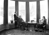 Bankdirektör Lövgren med familj, 1942