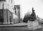Olaus Petristatyn vid Olaus Petrikyrkan, 1934