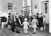 Barn runt julgran, 1939