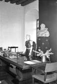 Kvinna vid skrivbord, 1930-tal