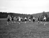 Gymnastikflickor på träningsläger, 1930-tal