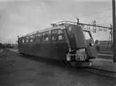 N. J. Ö. Smalspårsrälsbuss nr 257 eller 258 med gasgenerator, september 1941