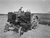 Traktor med gasgenerator, maj 1942