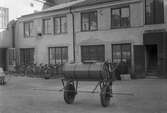 Spruta utanför målareverkstad, 1940-tal