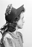 Kvinna med hatt, 1941