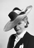 Kvinna med hatt, 1941