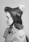 Kvinna med hatt, 1941