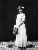 Ung kvinna med blommor, 1908