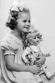 Flicka med docka, 1936