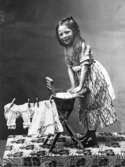 Tvättande flickan, 1909