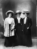Tre kvinnor, 1910