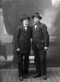 Två män i kostym, 1919
