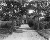 Grusväg upp till hus, 1920