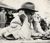 En tankfull skytt vid skyttetävling någonstans i länet, 1950-tal.