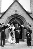 Brudpar vid Längbro kyrka, 1940-tal