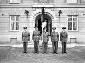 Militärer utanför kanslihuset, 1940-tal