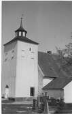 Onsala kyrkas trätorn som uppfördes vid 1700-talets mitt. Vid biskopsvisitationer påtalades att ett av sten borde uppföras och sockenstämman tog år 1849 beslut om att starta en insamling av byggnadsmaterial för att kunna åstadkomma ett stentorn. Men än så länge har det inte skett.