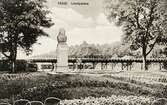 Linnéparken med Carl von Linnés byst och järnvägsbron, Växjö, 1910-tal.