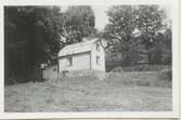 Båtsman Karl Reals (1842-1903) hus vid Risås backe, som senare blev sommarhus. 1950-tal. Ägdes av Sagered 3:3 och låg i hörnet av Streteredsvägen/Norra Vägen i Kållered.