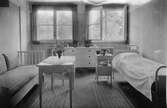 Interiör barnsjukhuset i Linköping. Sal med sängar. Sovplatser. Sjukhus. Bilder från Barnsjukhusets invigning i Linköping. Invigningen av Blåklintshemmet år 1931. Bilder från Blåklintshemmets invigning år 1931.