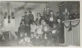 Julavslutning för lärarinnan Greta Alm Andersson (1901-2005) med elever födda 1923 i Kållereds skola cirka 1930-1932.