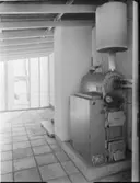 LANTARBETARBOSTAD I TARV
EXT. INT