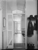 LANTARBETARBOSTAD I TARV
EXT. INT