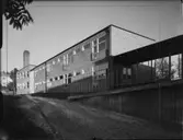 SKOLA I BRÄCKE
EXT.