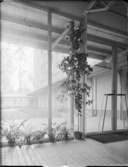 PENSIONÄRSHEM ENSKEDESFÄLTET, EXT. O. INT. SAMLINGSSAL
EXT. INT.