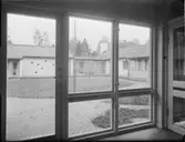 ÅLDERDOMSHEM I ROSLAGS-LÄNNA
EXT. OCH INT.