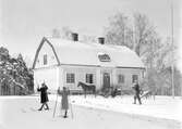 Skidåkning på Karlslunds gård, 1900