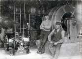 Arbetare på kraftstationen vid Karlslunds gård, 1890-tal