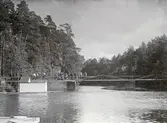 Bron mellan mejeriet och Falej på Karlslunds gård, 1890-tal