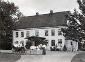Familjen Brandelius utanfö Rosta herrgård, 1890-tal