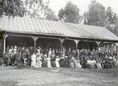 Grupp vid paviljongen i Strömsnäs på Karlslunds gård, 1890-tal