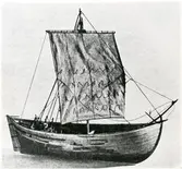 Modell av mindre lastfartyg från 1200-talet.