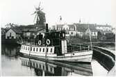 Ångslupen Carl-Gustaf i okänd svensk hamn.