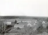 Utsikt mot ladugården från Karlslunds gård, 1890-tal