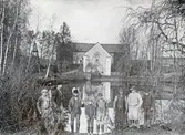 Arbetare vid spannmålsboden på Karlslunds gård, 1890-tal