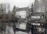 Arbetare vid mejeriet och brygghuset på Karlslunds gård, 1890-tal