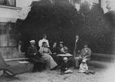 Systrarna Sjöcrona och familjen Dieden på Karlslunds gård, 1890-tal