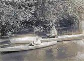 Kanotpaddling i Svartån vid Karlslunds gård, 1890-tal