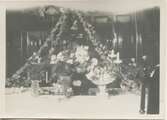 60-årsuppvaktning för Fru Anna Jönsson i Stretereds rektorsvilla år 1925. 
Bildtext ur fotoalbum: 