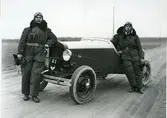 Dalarna, Rämen.
Bror och Olle Bennström vid sin ombyggda Ford, 1932.
