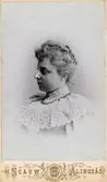Visitkort med porträtt av Ellen Engberg (1879-1961). 
