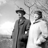 Knut (1890-1985) och Maria (1894-1978) Martinsson. Han var snickare på Rantens snickerifabrik och renoverade golvur på fritiden, hon innehavare av Rantens Manufatur o Sybehör.