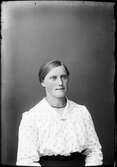 Delia Norin från Sandika, Harg socken, Uppland 1918