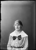 Lisa Lind från Östhammar, Uppland 1918