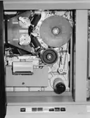 Detalj av den optiska läsaren IBM 1418 Optical Caracter Reader. Det optiska läsorganet med manöverknappar nedtill.