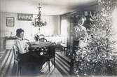 Julgranen kläs på Hedvigslund, 1916